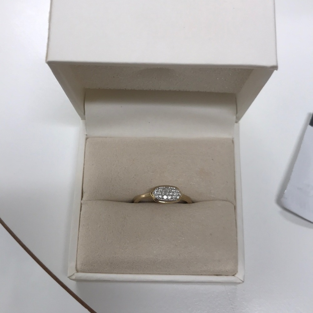 Brand new never worn Kendra Scott isa ring size 7!